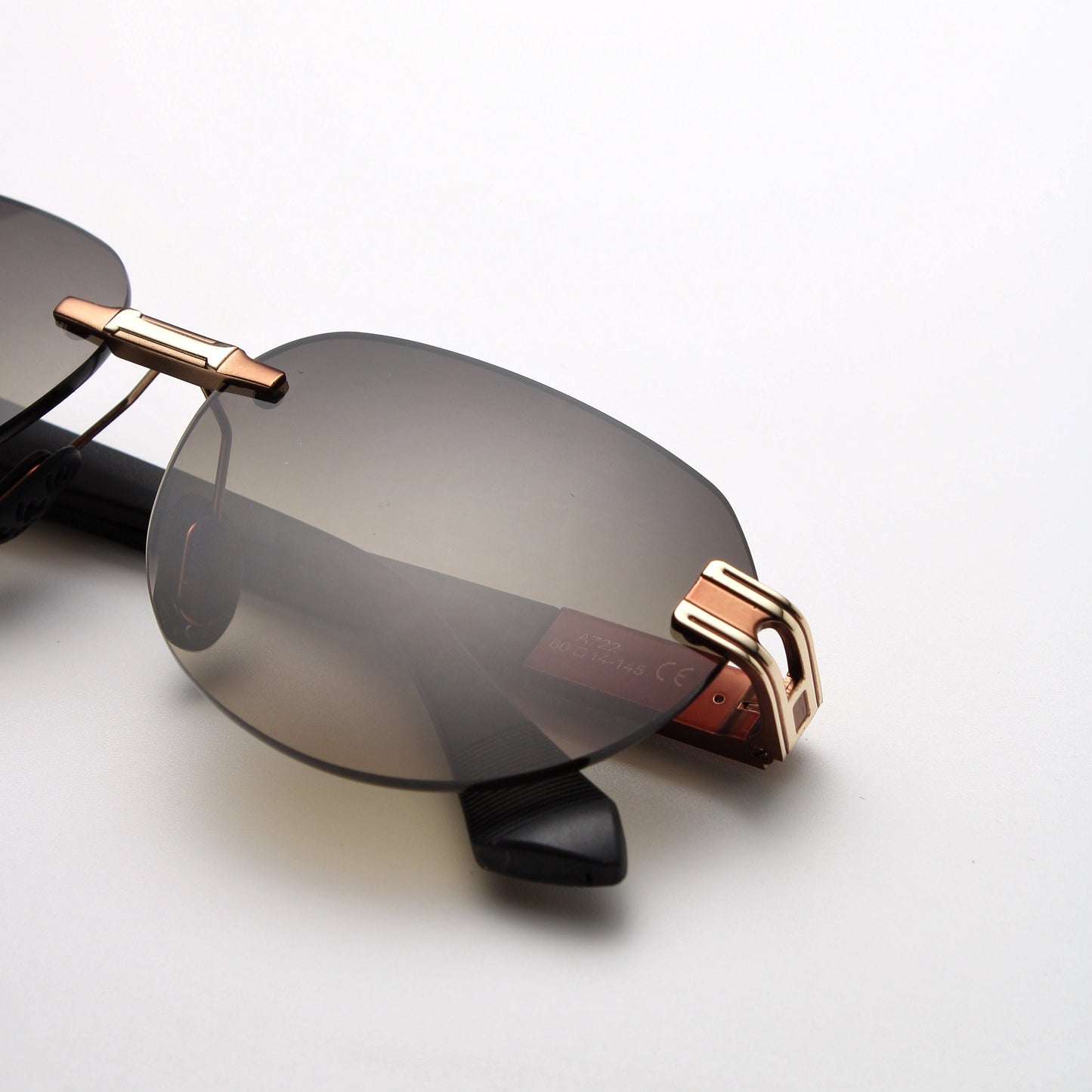 VOMAD SUNGLASSES