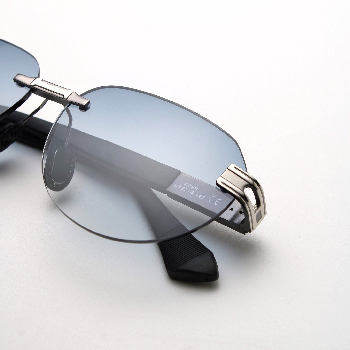 VOMAD SUNGLASSES