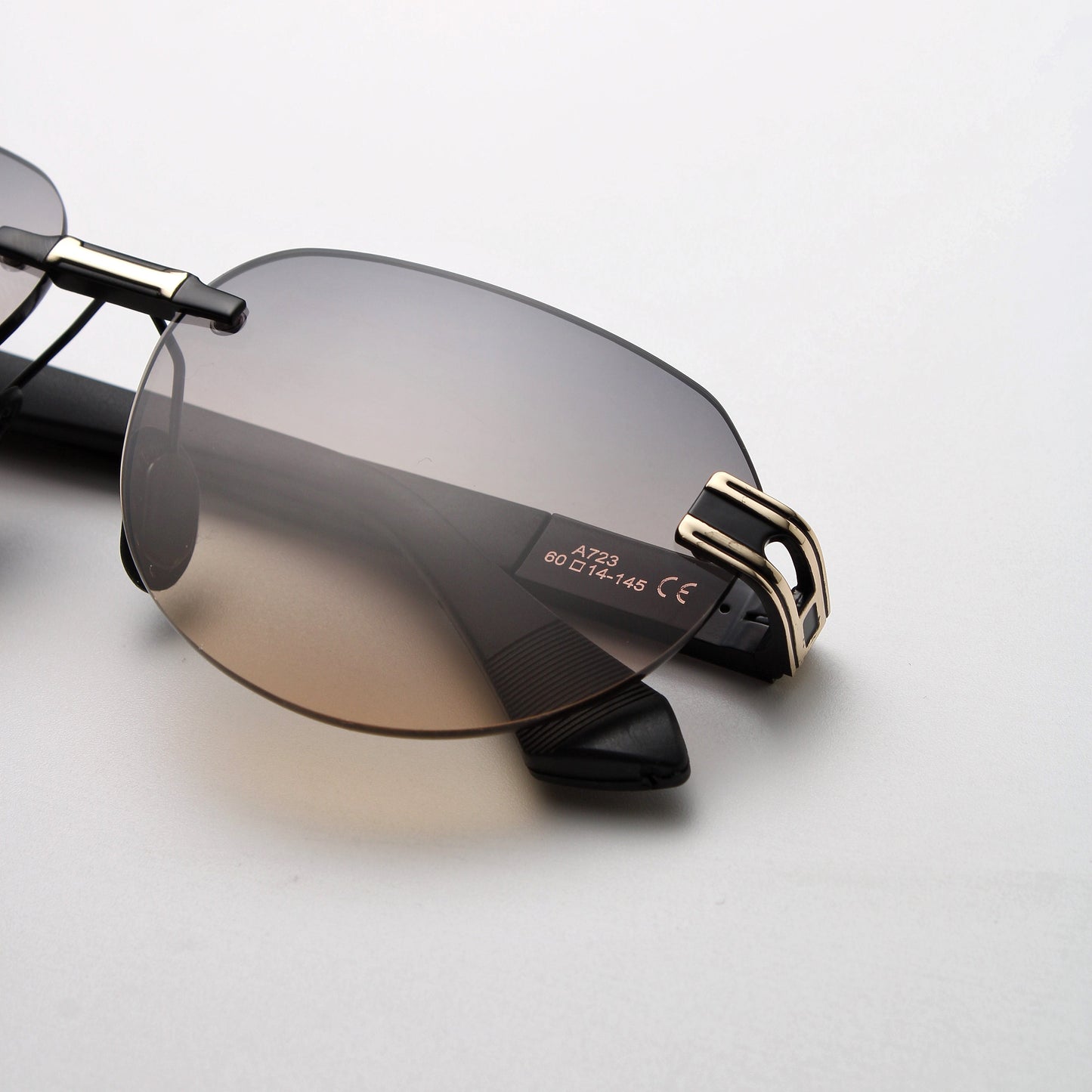 VOMAD SUNGLASSES